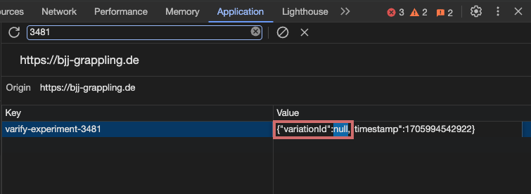 The same entry with the part „variationId“:null highlighted — the value that decides which variation is shown.