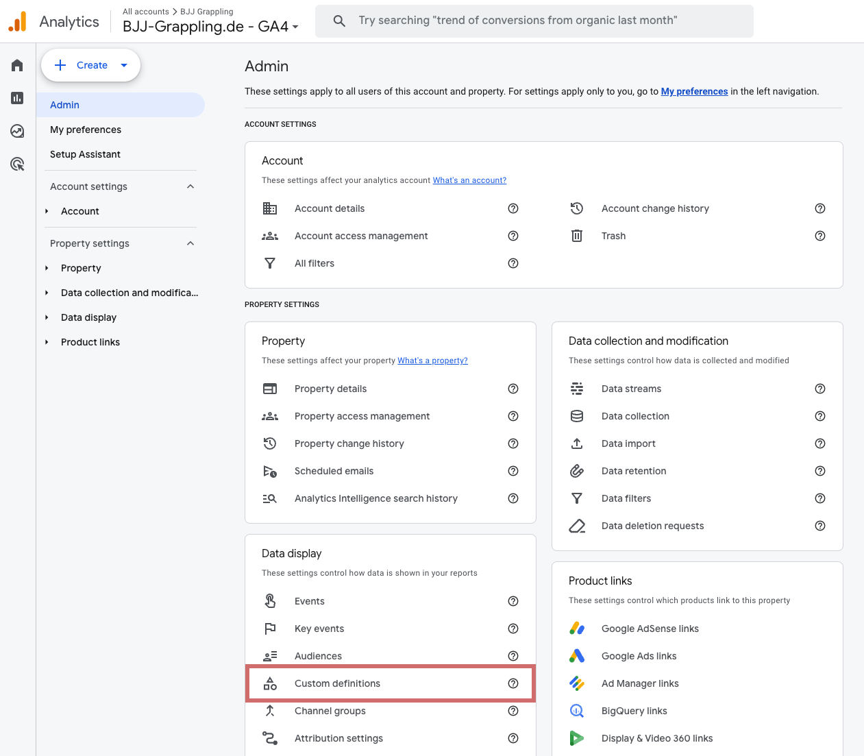 The GA4 admin area with „Custom definitions“ highlighted under „Data display“.
