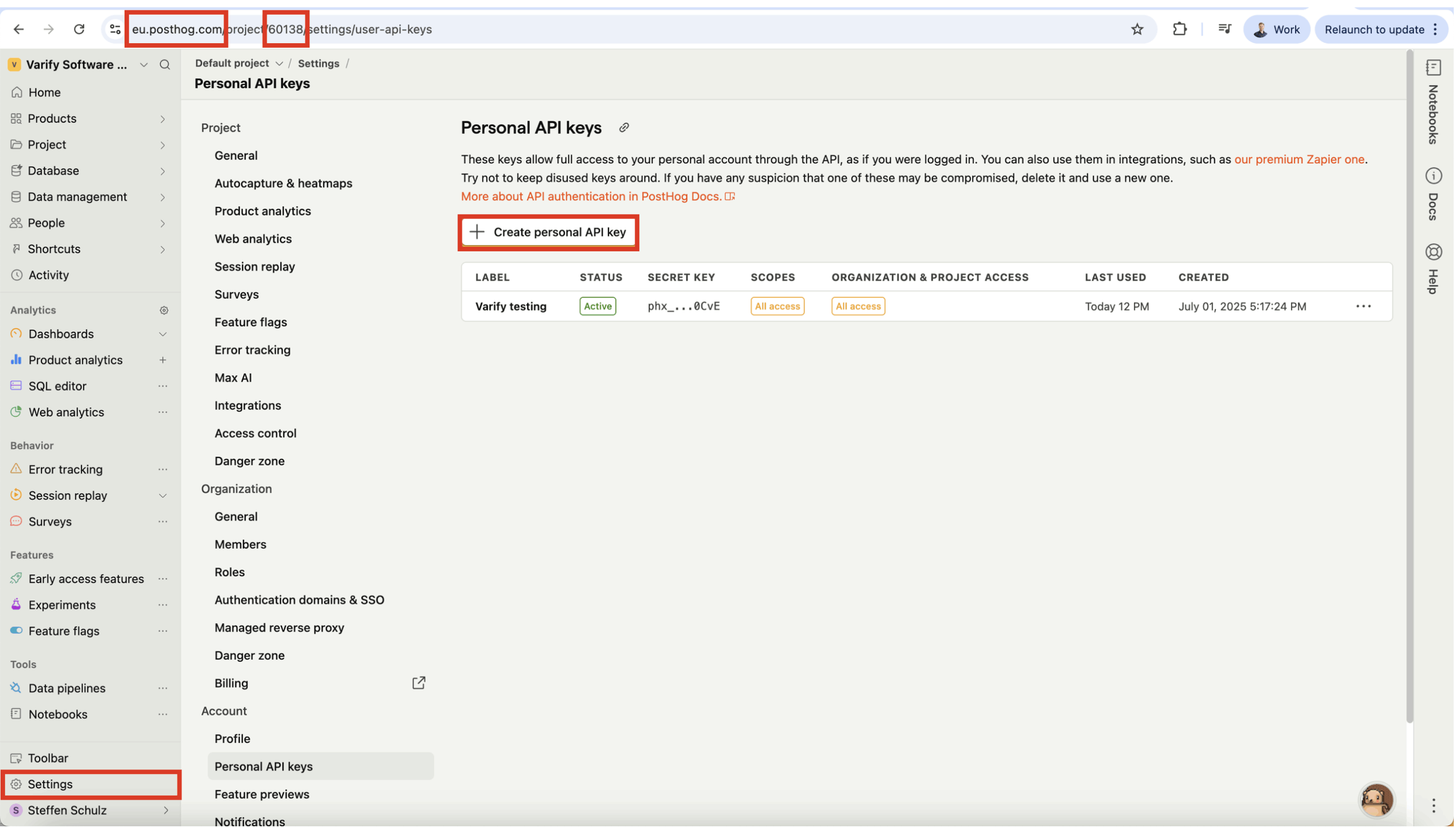 PostHog account under Settings › Personal API keys; the project ID in the address bar and the „Create personal API key“ button are highlighted